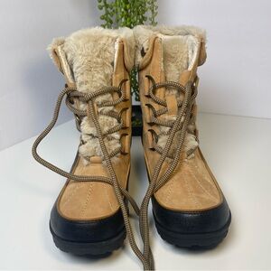 JBU Women's Beige and Black Winter Boots